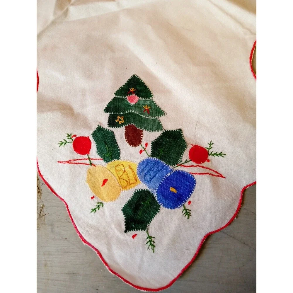 VINTAGE Christmas EMBROIDERED White‎ Bread Basket Linen